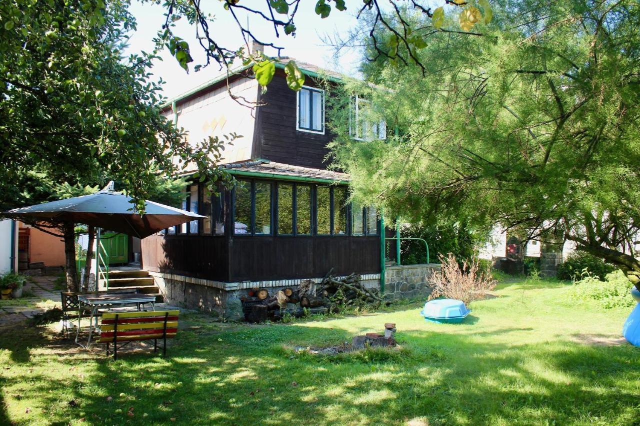Old Summer House With Renovated Bathroom 布拉格 外观 照片