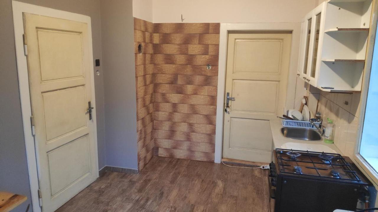 Old Summer House With Renovated Bathroom 布拉格 外观 照片